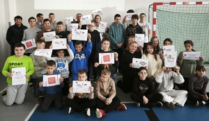 wspólne zdjęcie z uczniami