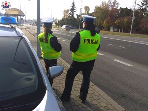 policjantki przy radiowozie