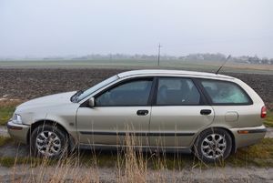 pojazd marki Volvo na polu