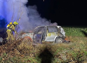 Palący się Volkswagen Golf