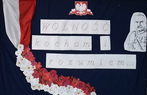 napis na banerze Wolność, kocham i rozumiem