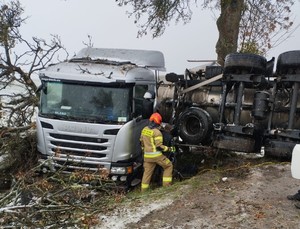 przewrócona cysterna