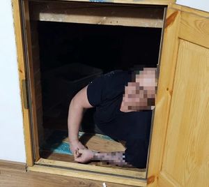 poszukiwany ukrywa się w schowku