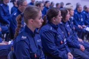 policjantki podczas rozpoczęcia konkursu