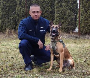 policjant z psem
