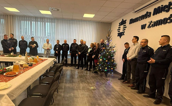 Wigilijne spotkanie policjantów i pracowników zamojskiej komendy