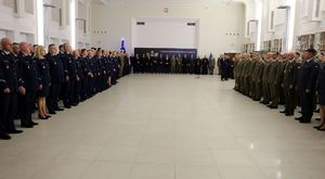 uczestnicy spotkania opłatkowego służb mundurowych na SALI