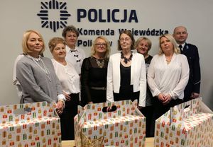 podopieczne Fundacji Pomocy Wdowom i Sierotom Po Poległych Policjantach z województwa lubelskiego