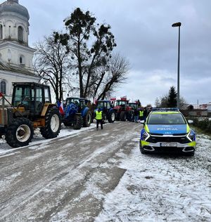 policjanci podczas zabezpieczania protestów