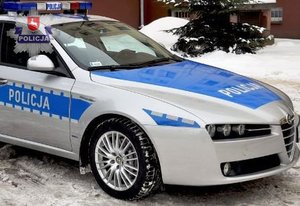 radiowóz na śniegu