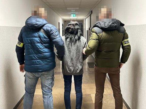 zatrzymana z policjantami