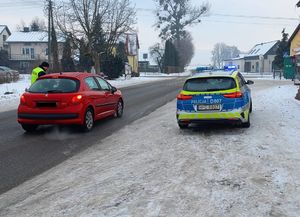 policjant prowadzi akcje Trzeźwość