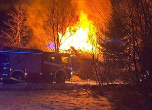pożar domu. Wóz strażacki