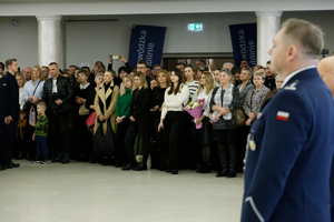 Rodziny nowych funkcjonariuszy.