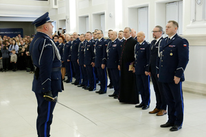 Dowódca uroczystości melduje Komendantowi Wojewódzkiemu Policji w Lublinie o zakończeniu uroczystosći.