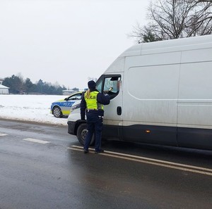 policyjna kontrola stanu trzeźwości kierującego busem