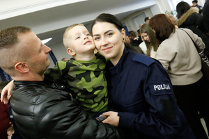 Policjantka z rodziną.