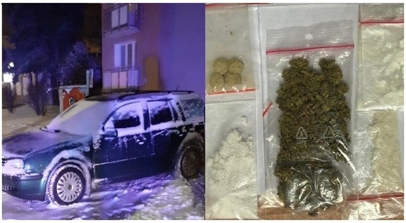 kolaż zdjęć samochód oraz narkotyki w woreczkach foliowych z zapięciem strunowym