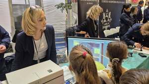 stoisko z laboratorium kryminalistycznym