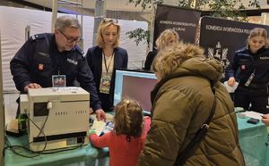 stoisko z laboratorium kryminalistycznym