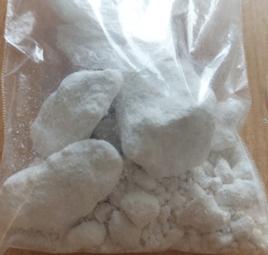 biały proszek narkotyczny w woreczkach