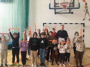 spotkanie policjanta z uczniami Szkoły Podstawowej w Ślipczu z siedzibą w Kozodawach