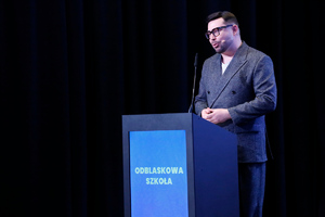 konferansjer Piotr Olejarz