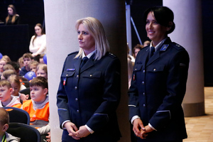 aspirant Sylwia Kurdziel, podkomisarz Renata Szpakowska w mundurach galowych
