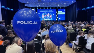 balony z napisem Policja