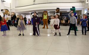 dzieci podczas zabawy