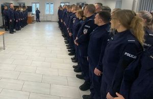 uczestnicy i kadra ośrodka podczas zakończenia szkolenia