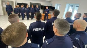 uczestnicy i kadra ośrodka podczas rozpoczęcia szkolenia