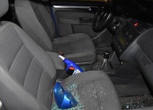 zniszczone wnętrze pojazdu