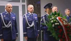 kierownictwo Komendy Głównej składa hołd poległym policjantom