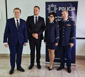 p.o. Komendanta Powiatowego Policji w Świdniku wraz z I Zastępcą Komendanta Wojewódzkiego Policji w Lublinie oraz władze samorządowe
