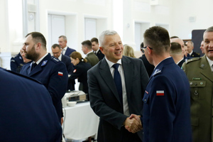 Funkcjonariusze składają sobie życzenia