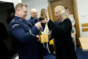 komendant Wojewódzki Policji w Lublinie inspektor Tomasz Gil z podopieczną Fundacji Pomocy Wdowom i Sierotom Po Poległych Policjantach z województwa lubelskiego