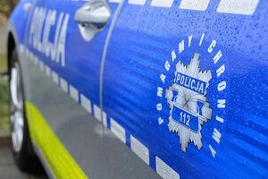 bok oznakowanego radiowozu