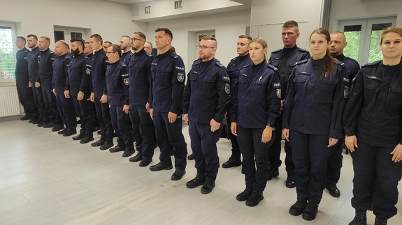 policanci podczas rozpoczęcia szkolenia