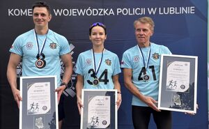 Wspólne zdjęcie zwycięzców z okazji stulecia sportu policji.