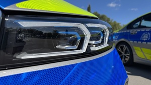 Nowe oznakowane radiowozy marki BMW.