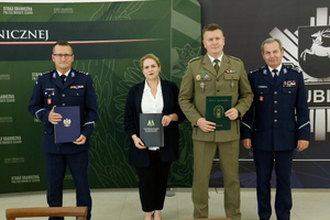 Zastępca Komendanta Nadbużańskiego Oddziału Straży Granicznej płk SG Jan Szynal, Dyrektor Szkoły oraz Komendant Miejski Policji insp. Rafał Skoczylas,  I Zastępca Komendanta Wojewódzkiego Policji w Lublinie inspektor Andrzej Mioduna.