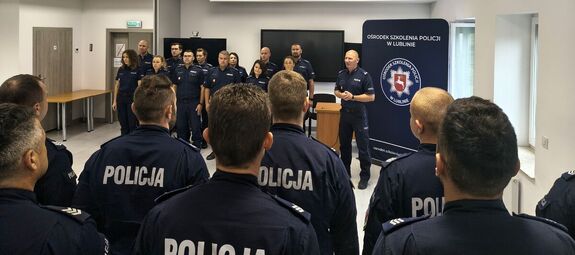 policjanci podczas zakończenia szkolenia