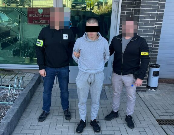 zatrzymany z policjantami