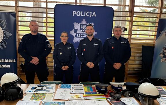 policjanci na treningu rodzinnym